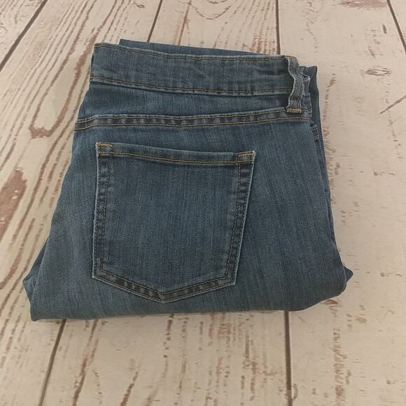 GAP Factory Straight Cuff Cropped Jeans Size 8/29R - Picture 1 of 6